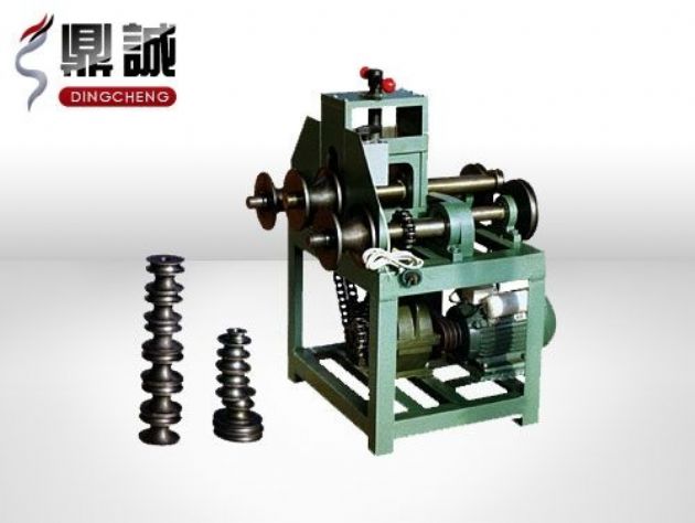 點擊查看詳細信息<br>標題：立式多功能滾動式彎管機 閱讀次數：5054